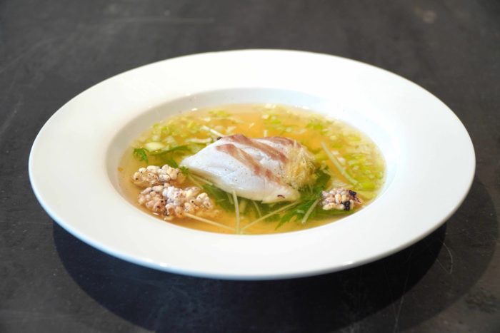 食卓に特別感を演出 ミシュランビブグルマン掲載店 酒中花 空心 の 鯛の上湯スープがけ 料理王国