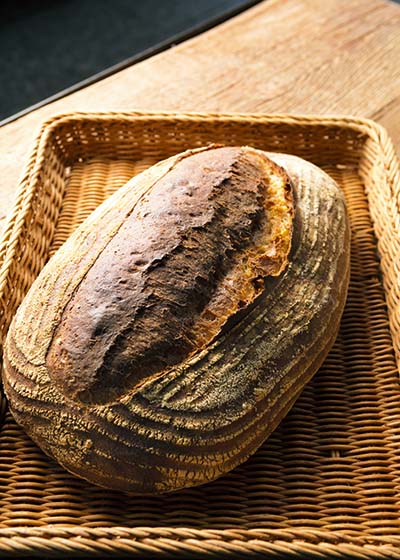 「ル シュクレクール」岩永さんオリジナルのパン、「パン グロ ラミジャン」