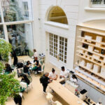 食の都パリで、食ジャーナリストして活動する伊藤文さんから届く美食ニュースをお届けする本連載。今回は、2年以上にわたる改修を終えてリニューアルオープンした「ディオール」パリ本店に新設されたレストランをレポート。