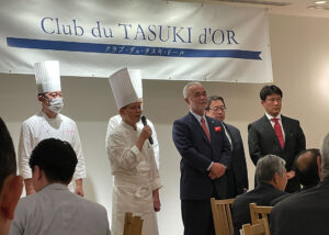 日本とフランス、大御所と若手のシェフをつなぐグループ、「クラブ・ド・タスキドール」。 日本のフランス料理界、ひいては飲食業界を活性化させるために3年前に誕生したこの会員組織の、総会・懇談会が5月に開催された。