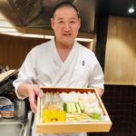 「天善」料理長の近藤次郎さん。旬の魚介や野菜を、自身の足で探し求めている。