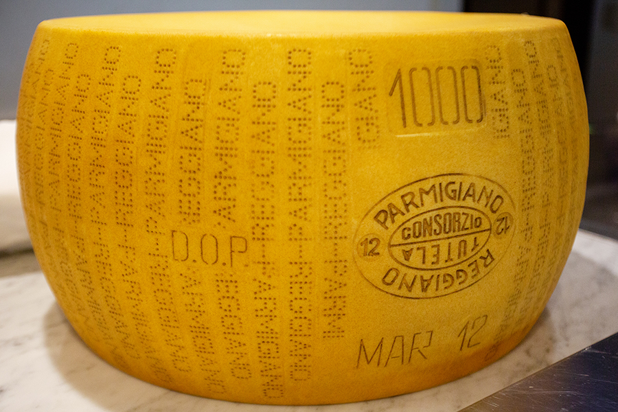 イタリアチーズの王様「パルミジャーノ・レッジャーノ」とは