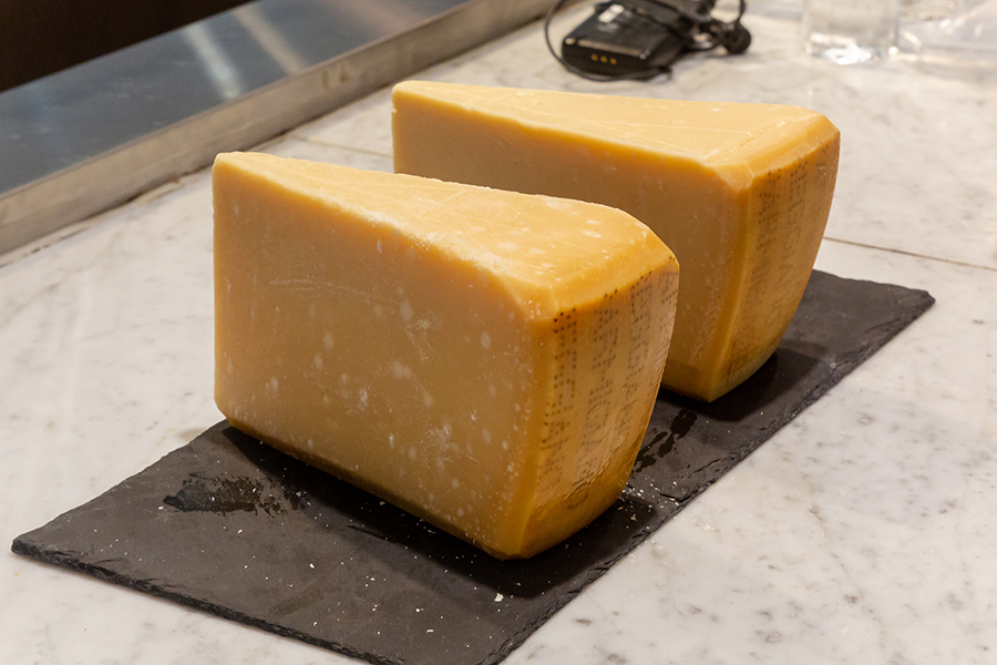 イタリアチーズの王様「パルミジャーノ・レッジャーノ」とは