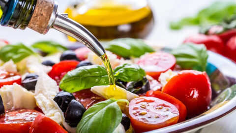 イタリアでプロフェッショナル・オリーブオイル・テイスターを育成する公的機関ONAOOが、オリーブオイルを扱う食のプロに向けてオリーブオイルについての基礎知識、テイスティングのメソッドを公開する日本初のweb連載。第10回は地中海食とオリーブオイル。