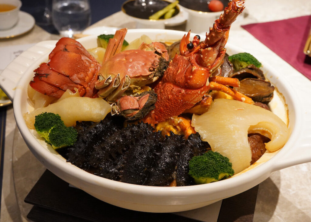 料理歳時記 新風中国料理 フカヒレ、鮑など豪華食材がごろごろ。広東の正月料理「盆菜」とは